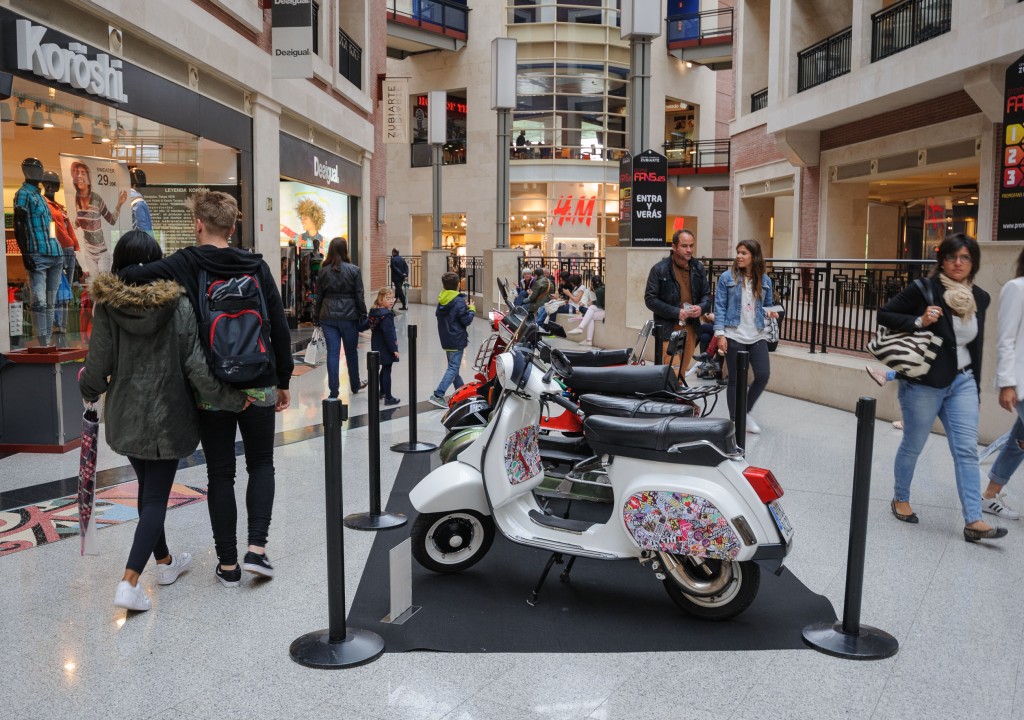 Exposición-Vespa-Lambretta_Zubiarte