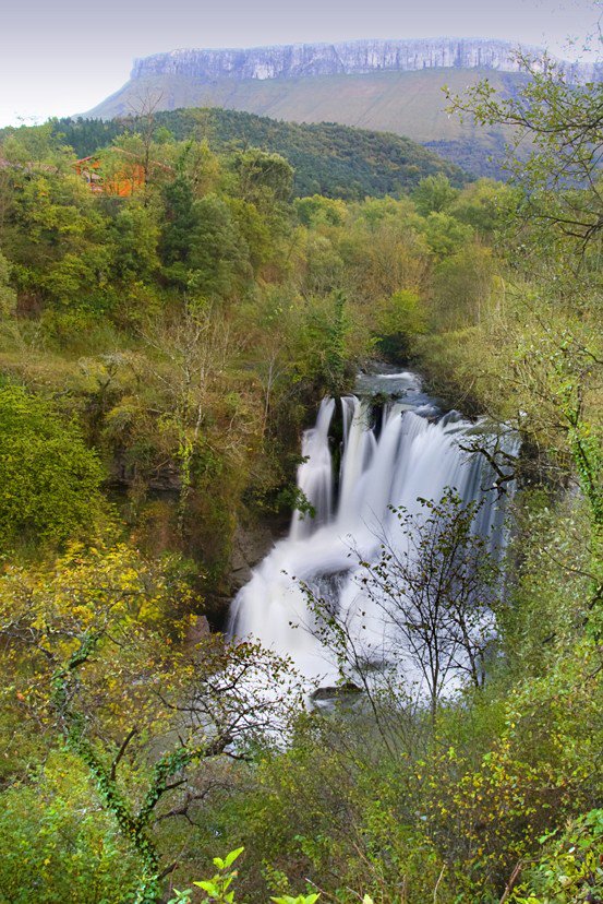 Las Casas de la Cascada Angulo Planes Escapada