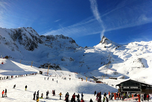 Station de ski de brûlure de lumière